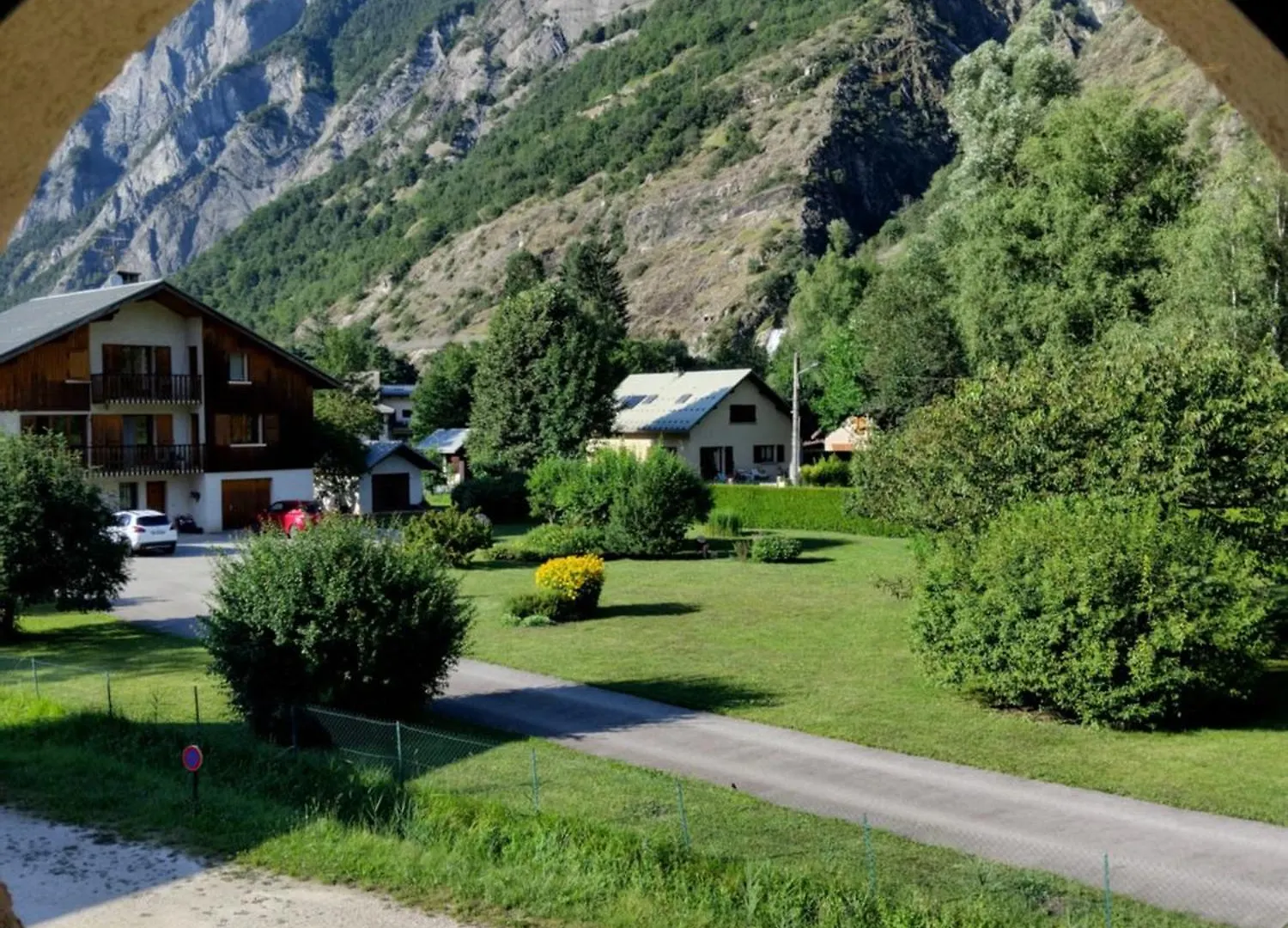 Studio Au Pied De L\'Alpe D\'Huez contacts